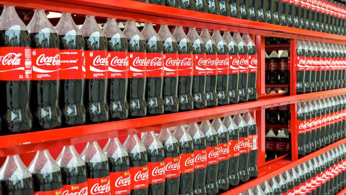 A Coca-Cola está ofertando cerca de 90 vagas de emprego ao redor do país, confira quais são os níveis, áreas de atuação e como se inscrever.